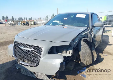 2018 Chrysler 300 300S z USA, uszkodzony, nr VIN 2C3CCABG2JH223016